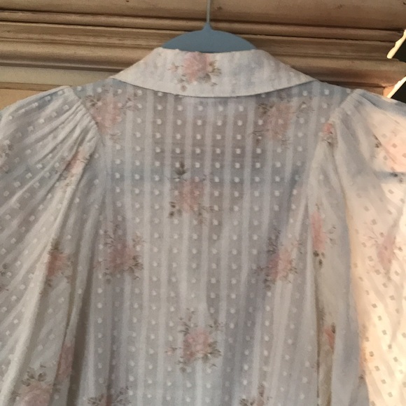 The GREAT sheer angel wing blouse size small - Picture 6 of 6